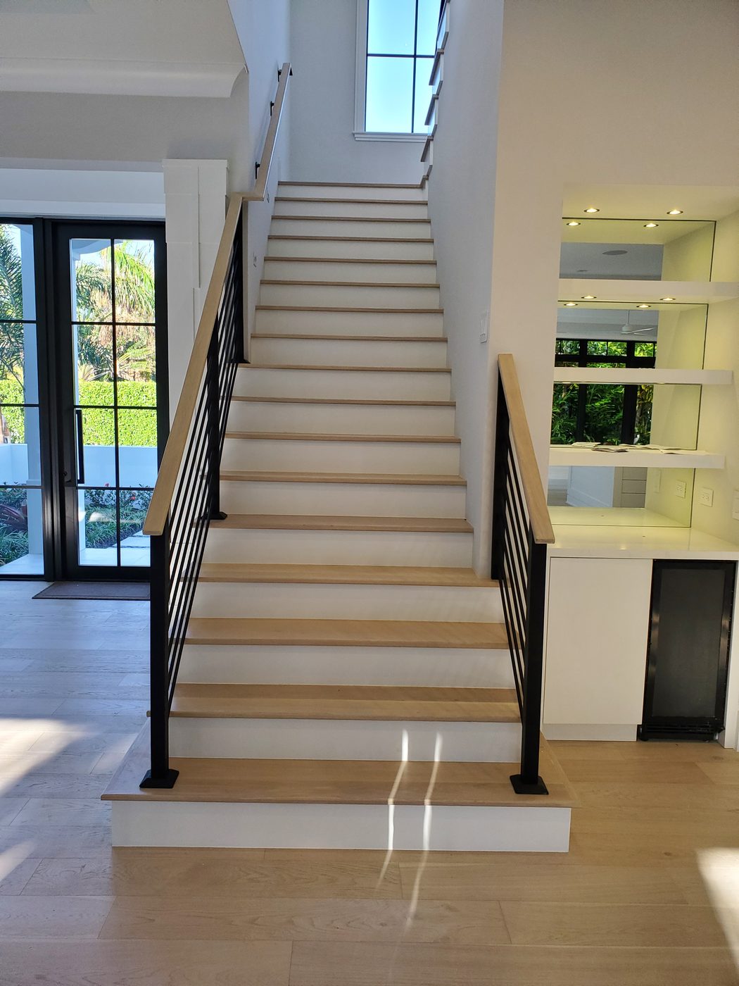 Oak handrail with black metal rod balusters