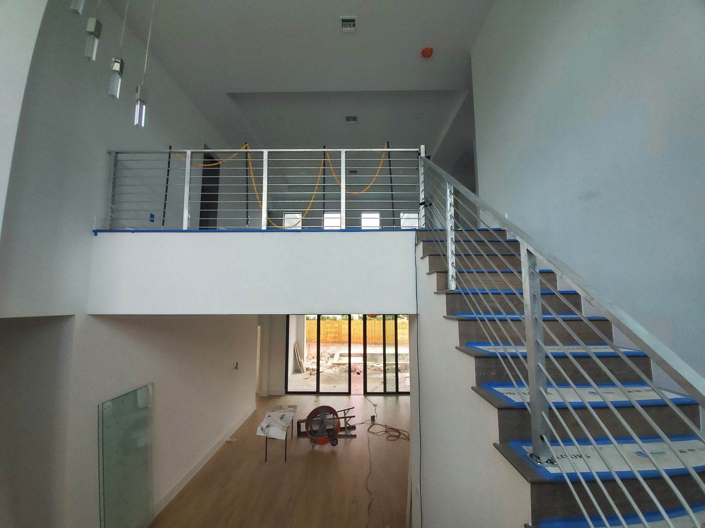 Two-story steel rod railing installation